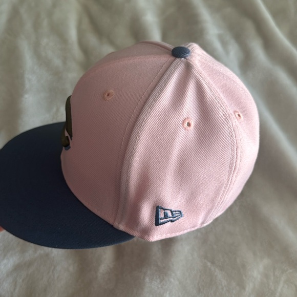 Cincinnati Reds pink and gray fitted hat size 7 - Picture 4 of 5
